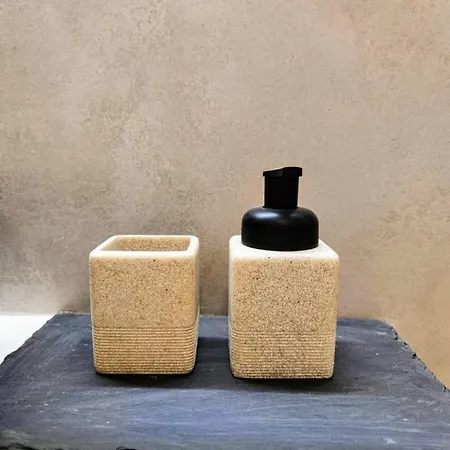 Casa Di Lino, Elegant Retread *