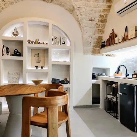Casa Di Lino, Elegant Retread *