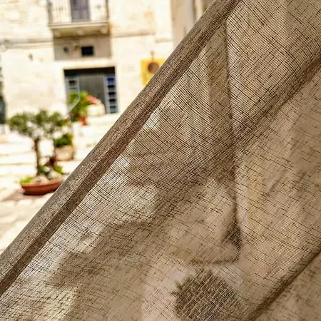 Casa Di Lino, Elegant Retread *