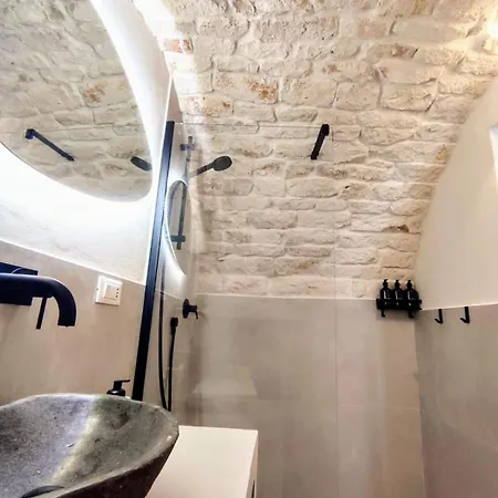 Casa Di Lino, Elegant Retread
