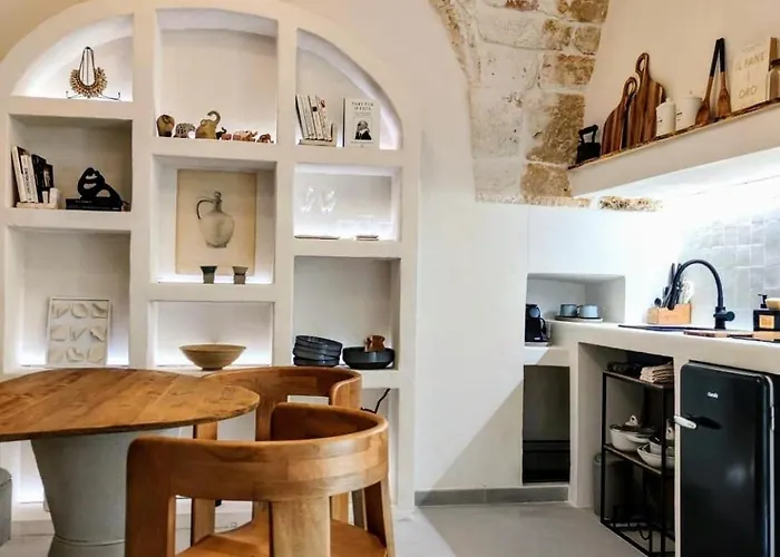 Casa Di Lino, Elegant Retread *